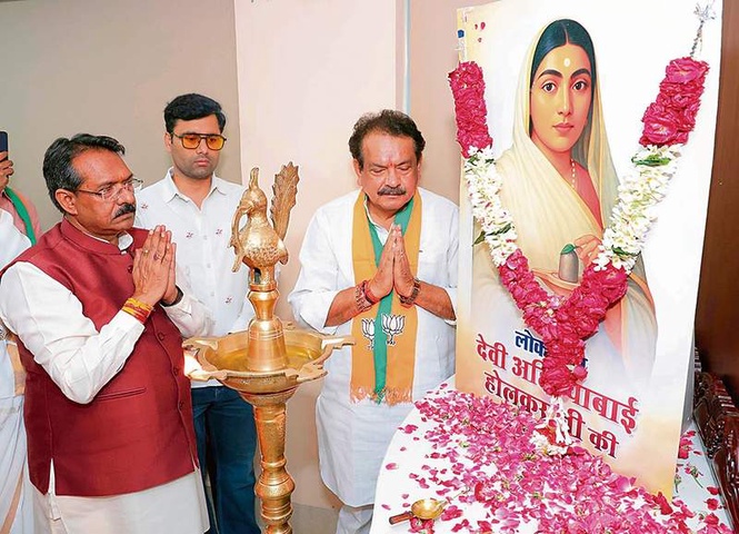Image from: Delhi BJP leaders pays tribute to Ahilyabai Holkar
