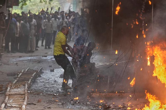 Image from: 10 foreigners among 21 dead at restaurant fire in South Delhi’s Malviya Nagar