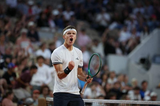 Image from: Jakub Mensik reacts after passing Ivan Lendl with historic Roland Garros win over Joao Fonseca
