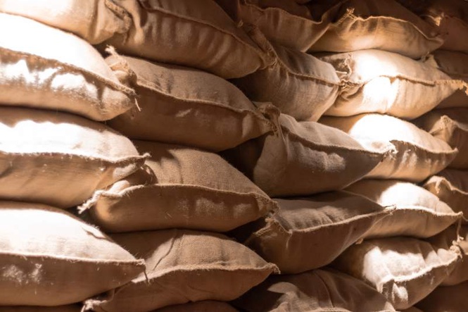 Image from: Food and supplies inspector suspended for negligence after video of water sprayed at wheat stocks surfaced