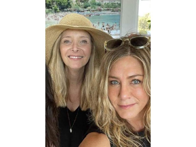 Image from: "We don't understand enough about it": Jennifer Aniston, Lisa Kudrow share their views about AI