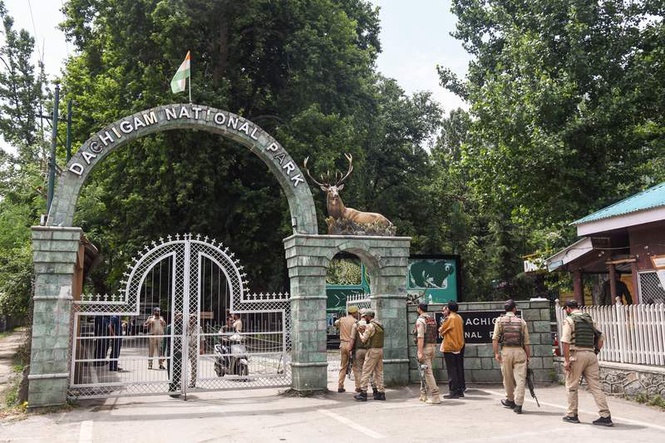 Image from: Omar leads off-site meeting at Dachigam amid discontent over delay in statehood