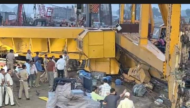Image from: Crane overturns during flyover construction near Jewar Airport in Faridabad, several workers trapped