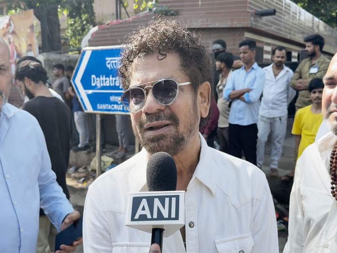 Image from: Anees Bazmee mourns Pahlaj Nihalani's demise, calls it a "personal loss"