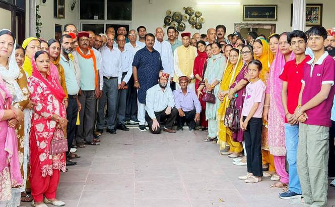 Image from: Newly elected representatives seek Dhumal’s blessings