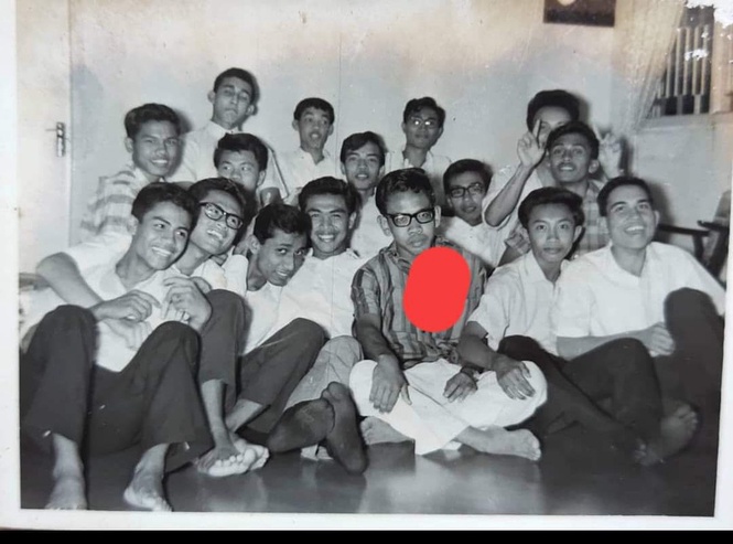Image from: From Roaring to Snoring — When Alumni Chats Lose Their Spark