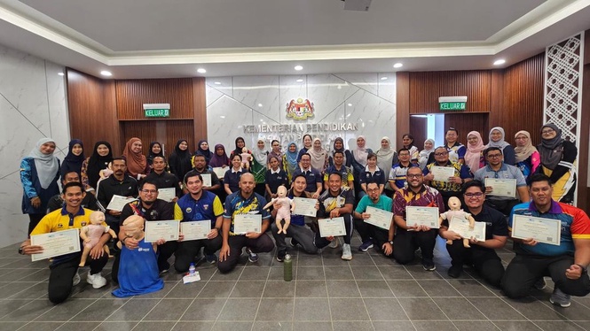 Image from: IJN Trains 40 Teachers Across Perlis in CPR and AED Under Catch ’Em Young Programme