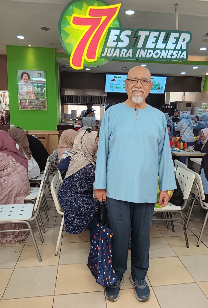 Image from: Es Teler 77 with more than 160 outlets spread across Indonesia & abroad making it one of the largest franchise business 