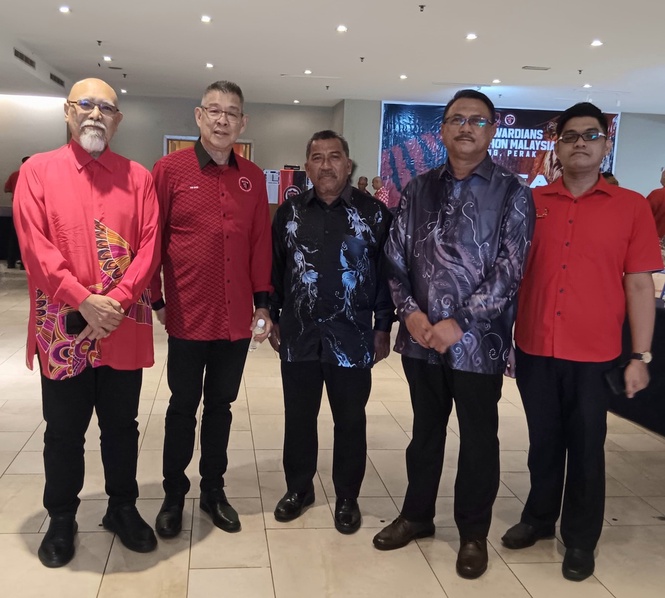 Image from: Tiger Tan Sri Datuk Seri Utama Ooi Huat Beng, President of Old Edwardians Association Malaysia, roaring for fundraising 