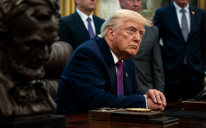 Ringkasan Pagi: Serangan Houthi, Ugutan Trump, Yen Merudum