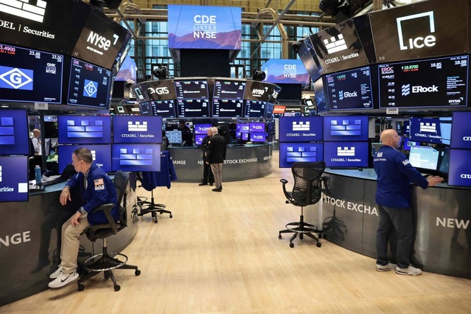 Another sell-off for AI stocks knocks Wall Street back to where it was 5 weeks ago