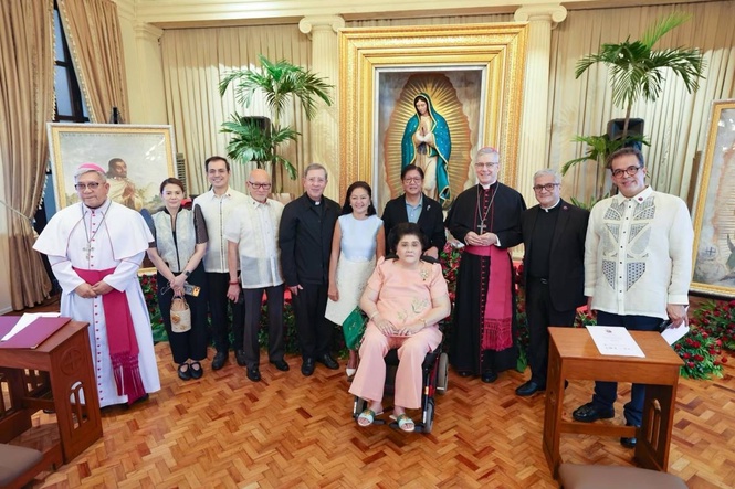 Marcos welcomes Pilgrim Image of Our Lady of Guadalupe in Malacañang