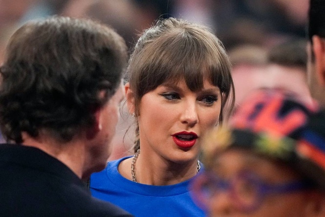 Taylor Swift becomes youngest woman in Songwriters Hall of Fame