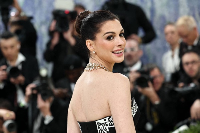 Anne Hathaway is pregnant with her third child