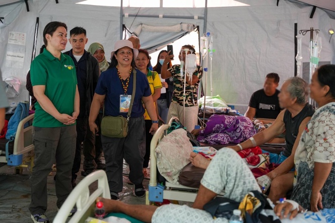 VP Duterte visits quake victims in Davao Occidental, Sarangani