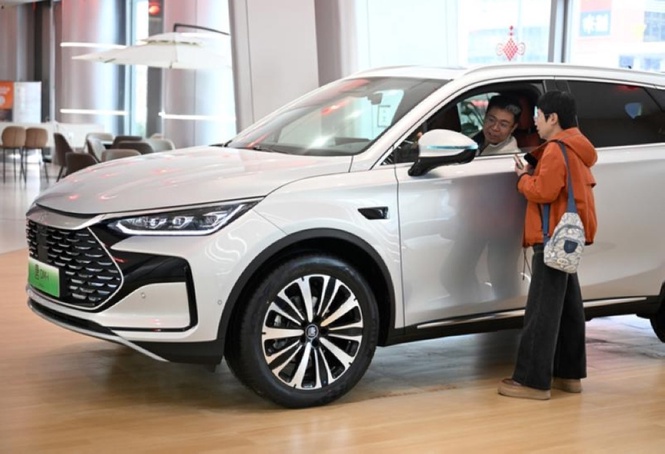 Chinese consumers embrace NEVs amid tech boom, soaring fuel costs