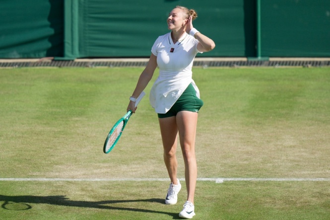 Anisimova avoids Wimbledon upset