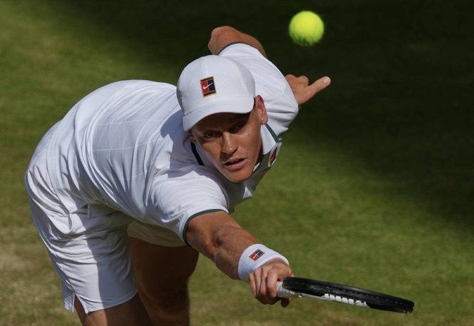 Slick Sinner scuppers Djokovic record bid