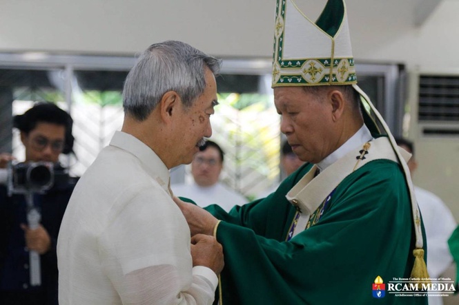 Hans Sy conferred papal award for commitment to Catholic mission