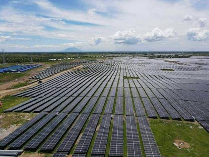Marcos inaugurates MTerra solar project