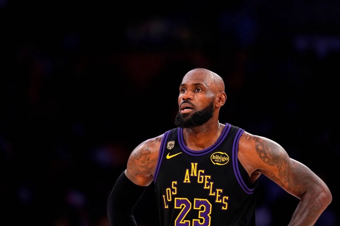 LeBron James scheduled to speak Thursday at Fanatics Fest in NYC, as NBA waits to hear his plans