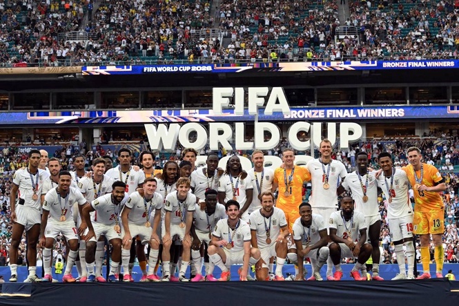 England edge France 6-4 in chaotic World Cup bronze match