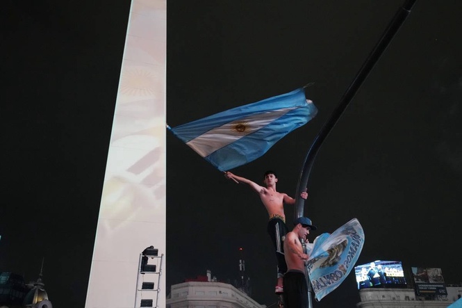 Thousands welcome home Argentina squad, without Messi, despite World Cup loss