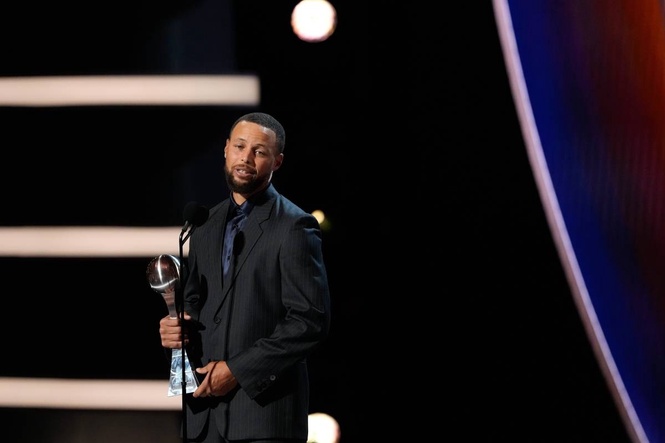 Stephen Curry to have a dedicated exhibit at the Basketball Hall of Fame, a 1st for an active player