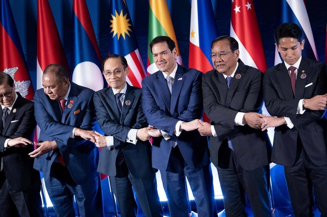 Allowing Iran control of Hormuz 'dangerous precedent,' Rubio tells Asean