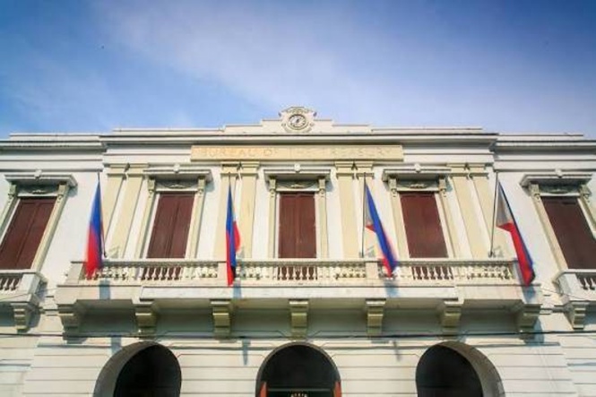 Budget deficit widens but stays below target
