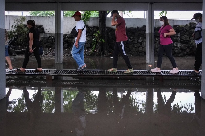Manila floodwaters recede after afternoon rains