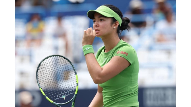 Eala dethrones Fernandez to reach quarterfinal round