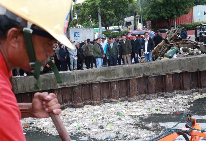 Marcos blames broken trash trap, 1 month worth of rain behind ‘sea of garbage’