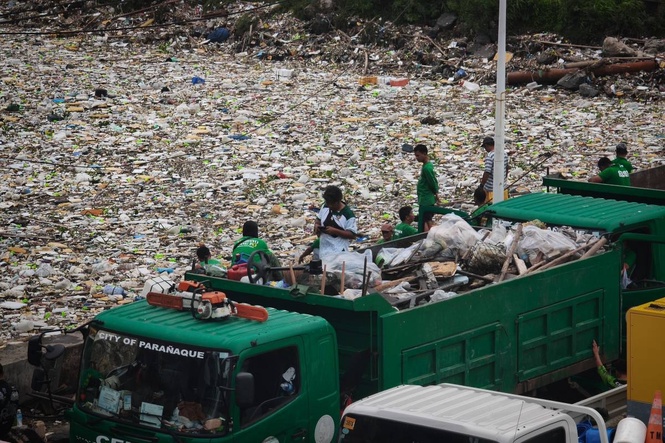 MMDA hauls 418.4 metric tons of waste from Redemptorist Waterway