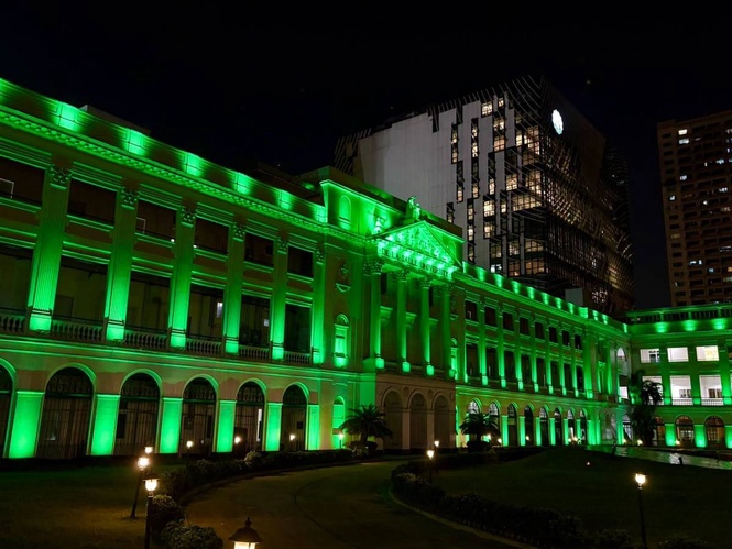 La Salle student falls to her death from school building