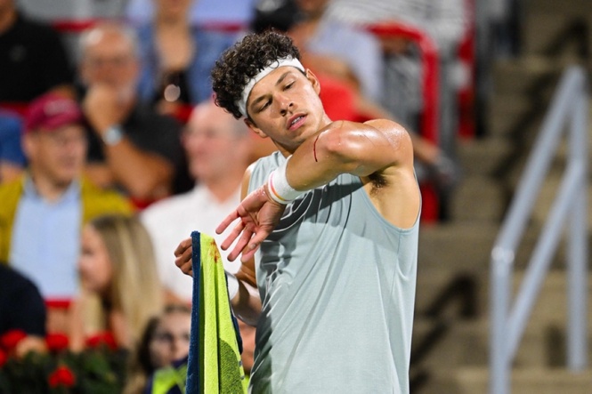 Bloodied but unbowed, Shelton reaches Montreal final