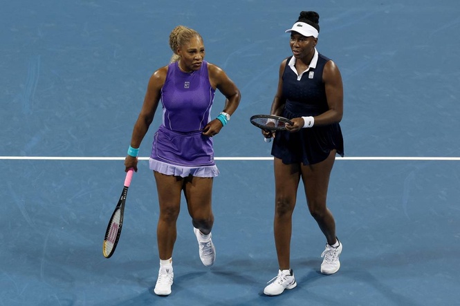 Williams sisters fall at Cincinnati while Zverev advances