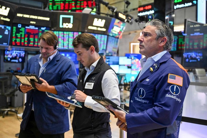 Wall Street drifts at the start of a week that could swing stocks and bonds