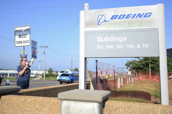 Boeing, union to resume stalled talks