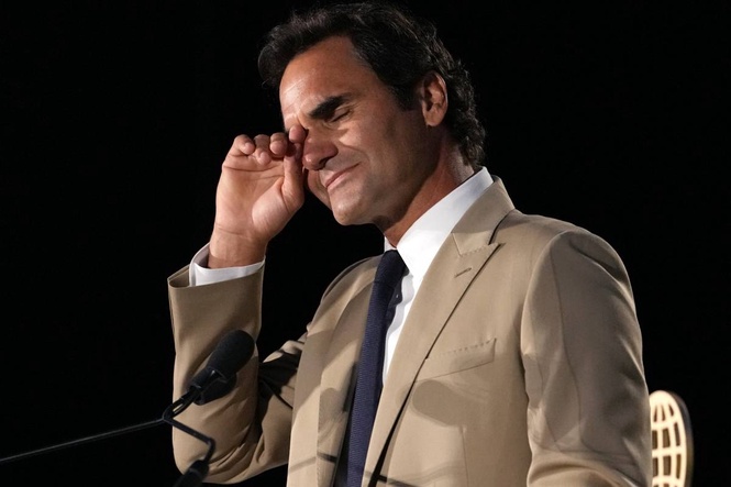 Emotional Federer inducted into tennis Hall of Fame