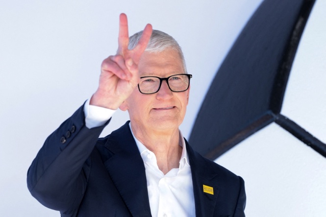 Apple CEO Cook steps down, Ternus takes over