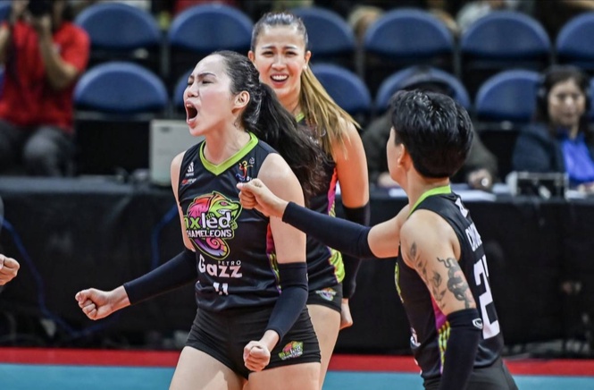 Chameleons repel Foxies, then wait as Invitational heads to wild finish