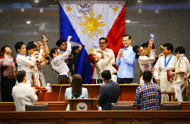 Senate honors Filipino dance crews for world feat