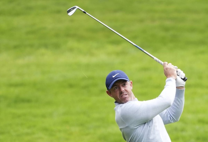 McIlroy charges back in contention at PGA Championship