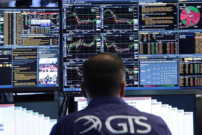 Wall Street rallies within 0.4% of its record after oil prices and bond yields ease