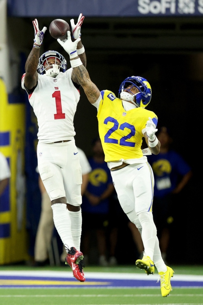 Rams bounce back by ramming Giants
