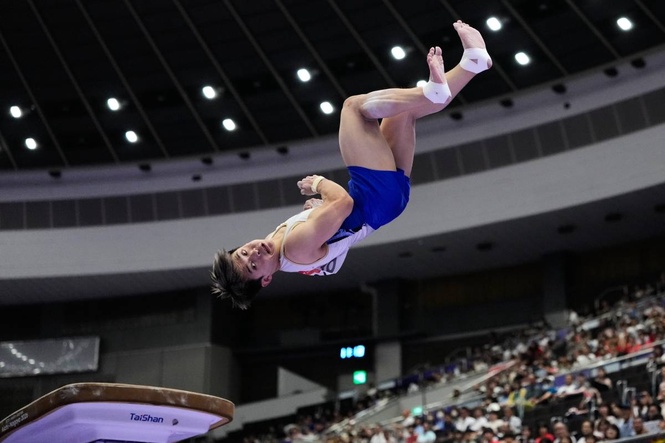 Carlos Yulo bags 1st gold at Asian Games