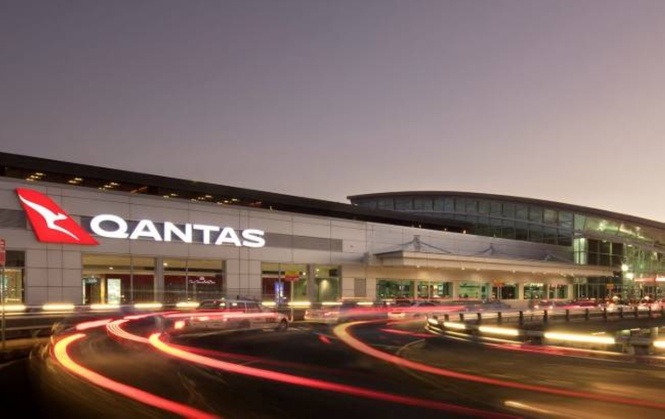 Qantas airport workers begin 24-hour strike