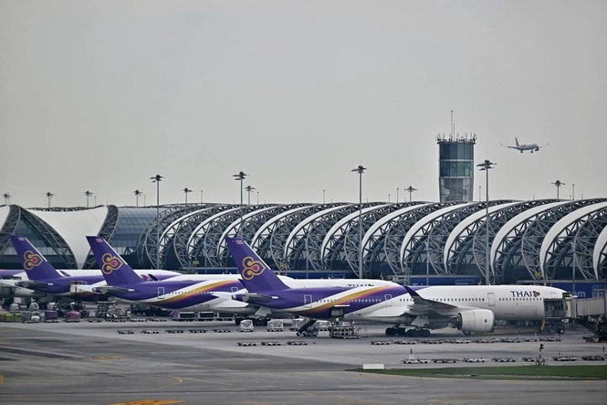 Thai Airways cuts flights, battles baggage chaos
