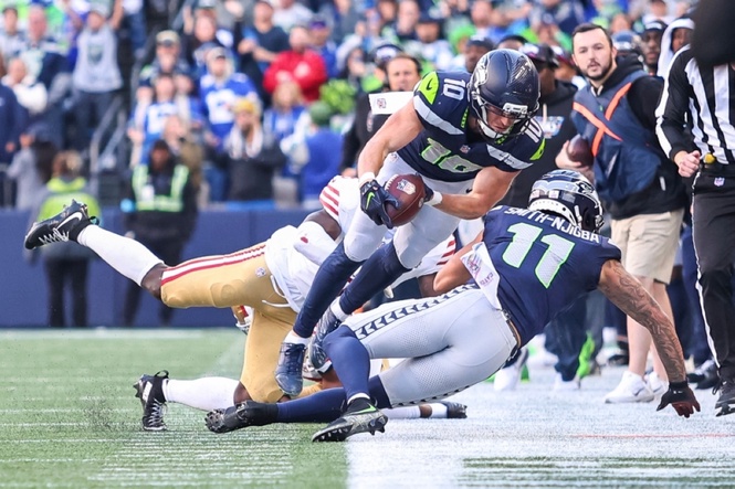 Unbeaten 49ers edge Seahawks
